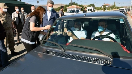 Vali Baruş'tan yol kontrol noktalarına ziyaret