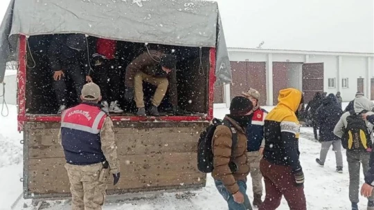Van'da 62 düzensiz göçmen yakalandı