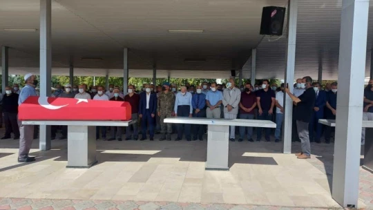 Vefat eden Arar için askeri tören