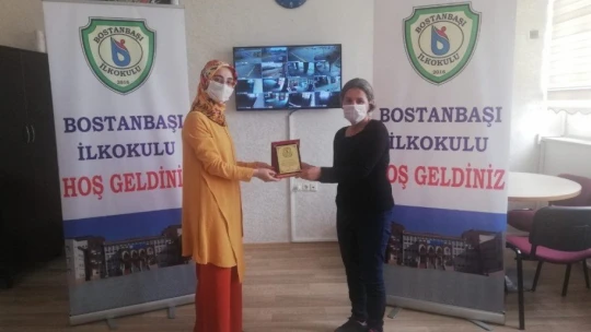 Velilerden öğretmenlere plaket