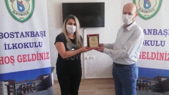 Velilerden öğretmenlere plaket