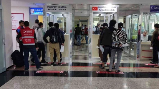 Yabancı uyruklu 107 göçmen, Malatya'dan sınır dışı edildi