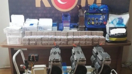 Yağ bidonunda esrar ele geçirildi