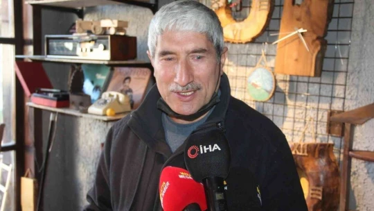 Yaklaşık yarım asırdır ağaçlara şekil vererek geçimini sağlıyor