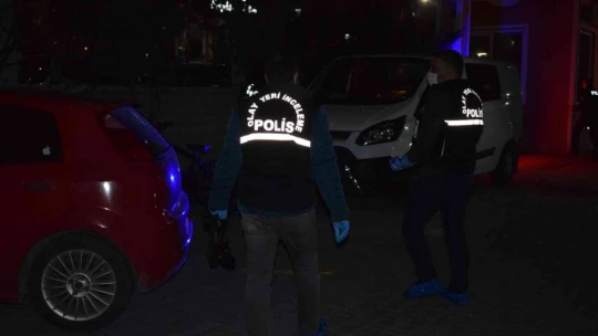 Yalnız yaşayan polis memuru evinde ölü bulundu