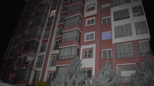 Yalnız yaşayan polis memuru evinde ölü bulundu