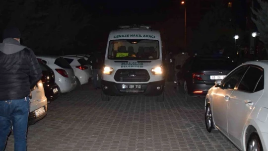 Yalnız yaşayan polis memuru evinde ölü bulundu