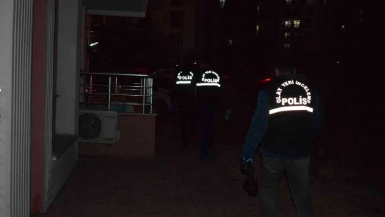 Yalnız yaşayan polis memuru evinde ölü bulundu