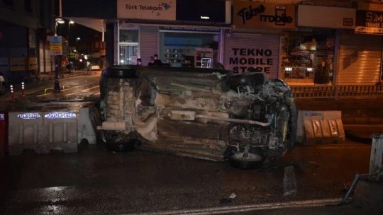 Yan yatan otomobilden burnu bile kanamadan çıktı