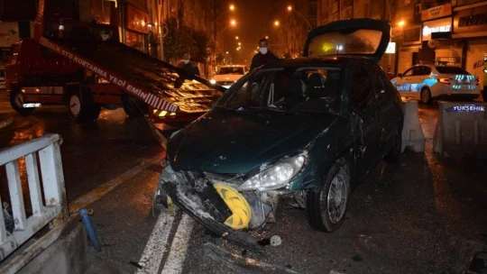 Yan yatan otomobilden burnu bile kanamadan çıktı