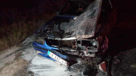 Yanan otomobil kullanılmaz hale geldi