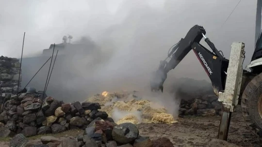 Yangın çıkan ahırda çok sayıda silah ele geçirildi