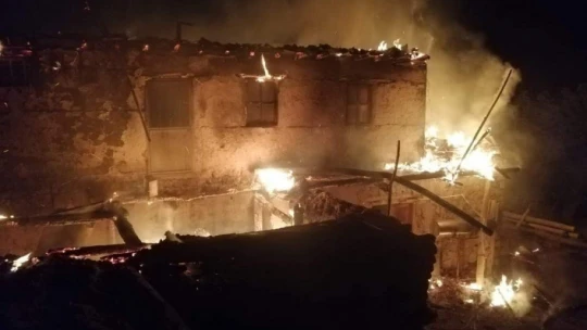 Yangında ev kullanılamaz hale geldi