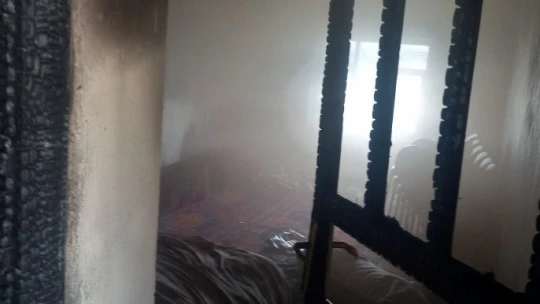 Yangında mahsur kalan çocuğu vatandaşlar kurtardı