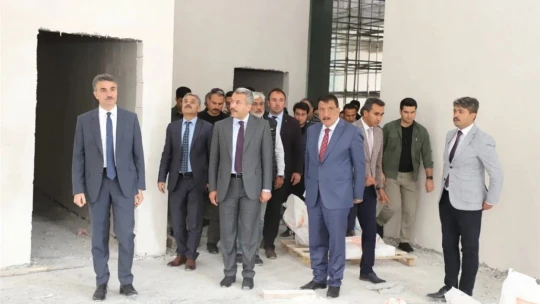 Bakan Yardımcısı spor tesislerini inceledi