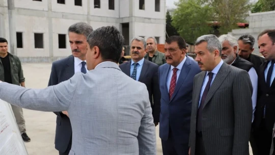 Bakan Yardımcısı spor tesislerini inceledi