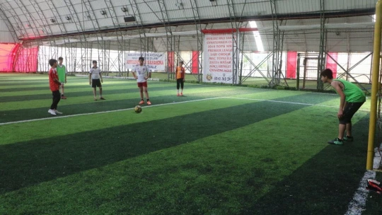 Halı sahalarda yoğunluk başladı