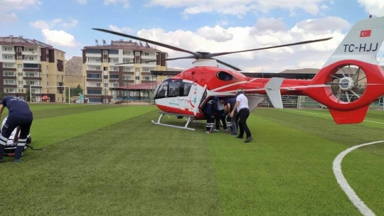 Yaşlı kadının imdadına hava ambulansı yetişti
