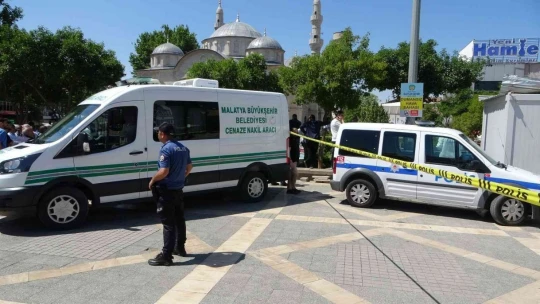 Yattığı bankta ölü bulundu