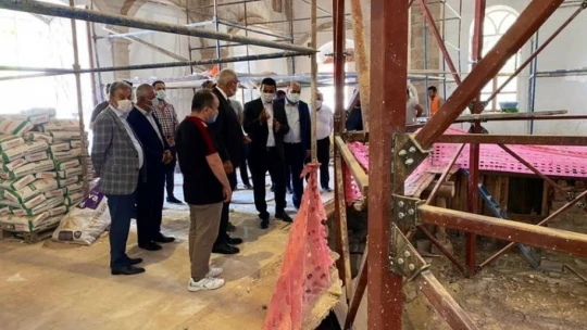 Yeni Cami'deki restorasyon çalışmaları Kurban Bayramı'na kadar tamamlanacak
