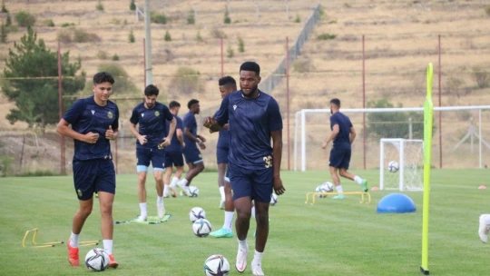 Yeni Malatyaspor, 12 futbolcuyu kadrosuna kattı