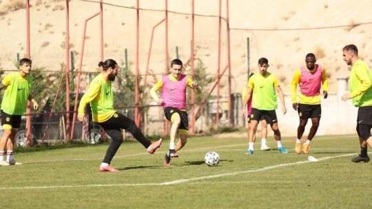 Yeni Malatyaspor'da Adem Büyük ve Chebake şoku