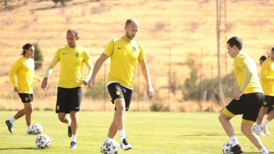 Yeni Malatyaspor'da Adem Büyük ve Chebake şoku