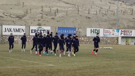 Hem Oyuncu Hem Hoca!
