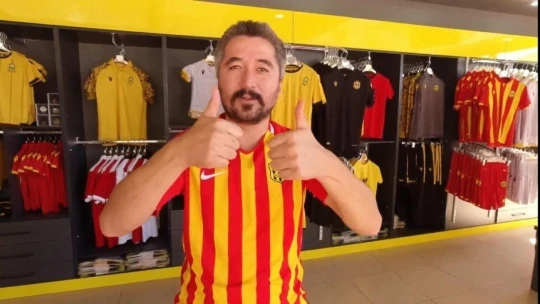 Yeni Malatyaspor'dan Mersedes Kadir'li forma tanıtımı