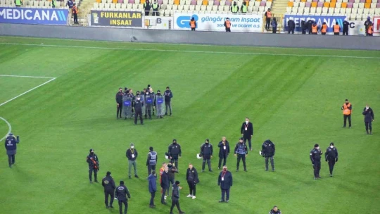 Adil Gevrek sahaya girdi