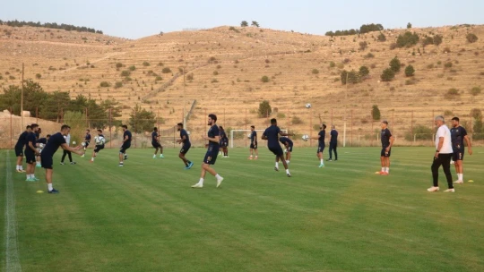 Yeni Malatyaspor 17 futbolcuyu renklerine bağladı