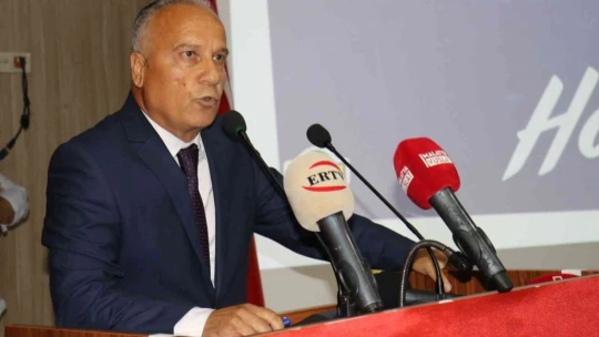 Salonda olmayan Başkan!
