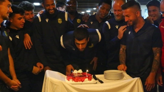 Yeni Malatyasporlu genç kaleciye doğum günü kutlaması