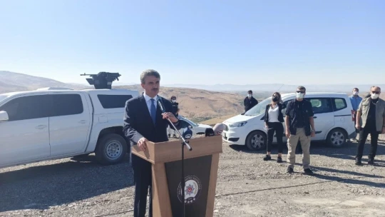 Yeni yapılacak Özel Harekat binası için dev Türk bayrağı