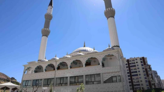 Yeni yapılan Yıldıztepe Hidayet Kızılkaya Cami ibadete açıldı