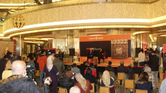 Yeşilçam oyuncuları Engin Çağlar ve Meral Konrat hayranlarıyla buluştu