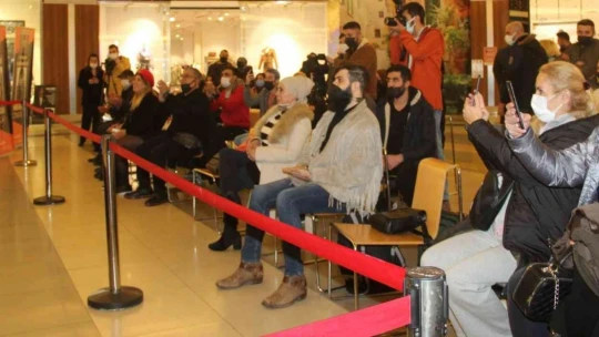 Yeşilçam oyuncuları Engin Çağlar ve Meral Konrat hayranlarıyla buluştu