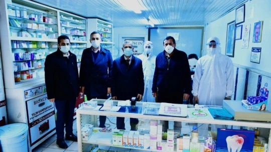 Yeşilyurt Belediyesi eczaneleri dezenfekte ediyor