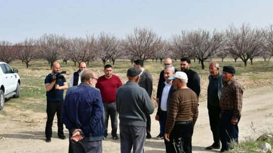 Yeşilyurt Belediyesi ekipleri, mahallelerin ulaşım ağını yeniliyor