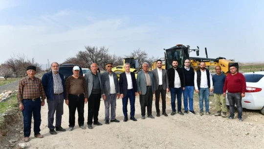 Yeşilyurt Belediyesi ekipleri, mahallelerin ulaşım ağını yeniliyor