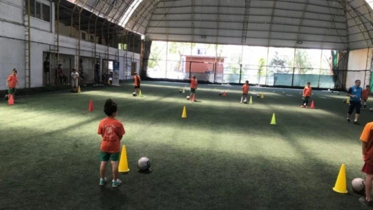 Yeşilyurt Belediyesi futbol okulunda Covid-19 önlemli eğitim