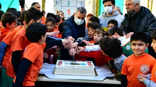 Yeşilyurt Belediyesi futbol okulunda geleceğin yıldızları yetişiyor