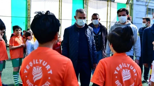 Yeşilyurt Belediyesi futbol okulunda geleceğin yıldızları yetişiyor