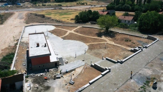 Yeşilyurt Belediyesi Kaynarca Sosyal Tesisleri ve park alanında çalışmalar yoğunlaştı