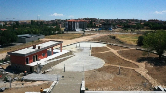 Yeşilyurt Belediyesi Kaynarca Sosyal Tesisleri ve park alanında çalışmalar yoğunlaştı