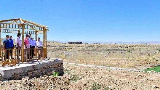 Yeşilyurt Belediyesi, millet bahçesindeki çalışmaları yoğunlaştırdı