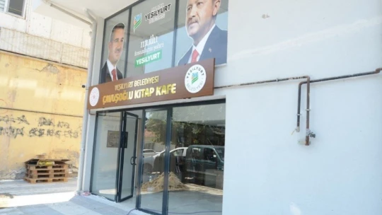 Çavuşoğlu 'na kitap kafe