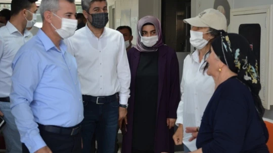 Çavuşoğlu 'na kitap kafe