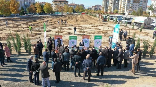 Yeşilyurt Belediyesi'nden bin fidan desteği