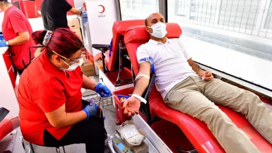 Yeşilyurt Belediyesi personellerinden kan bağışı